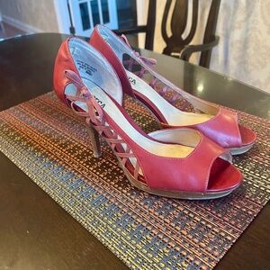 Tribeca by Kenneth Cole Red Leather Peep Toe Pumps with Lattice Details Size 10